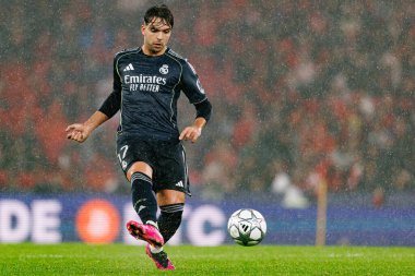 Raul Asencio SL Benfica ve Real Madrid CF (Maciej Rogowski / Ball Raw Images) arasında Şampiyonlar Ligi faz maçında görüldü)