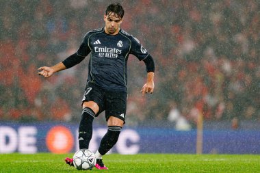 Raul Asencio SL Benfica ve Real Madrid CF (Maciej Rogowski / Ball Raw Images) arasında Şampiyonlar Ligi faz maçında görüldü)