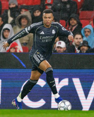 SL Benfica ve Real Madrid CF (Maciej Rogowski / Ball Raw Images) arasındaki Şampiyonlar Ligi faz maçında Kylian Mbappe görüldü)