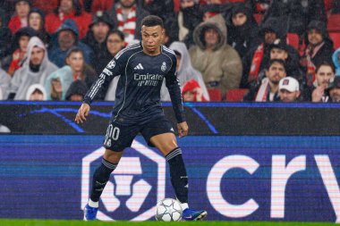 SL Benfica ve Real Madrid CF (Maciej Rogowski / Ball Raw Images) arasındaki Şampiyonlar Ligi faz maçında Kylian Mbappe görüldü)