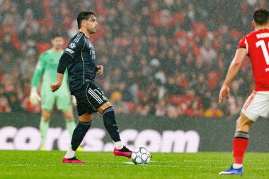 Raul Asencio SL Benfica ve Real Madrid CF (Maciej Rogowski / Ball Raw Images) arasında Şampiyonlar Ligi faz maçında görüldü)