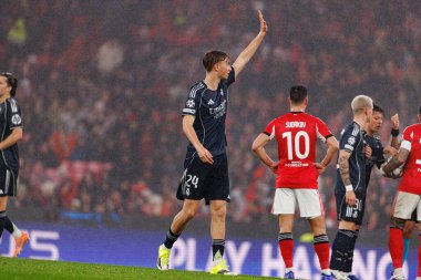 Dean Huijsen Şampiyonlar Ligi faz oyunu sırasında SL Benfica ve Real Madrid CF (Maciej Rogowski / Ball Raw Images) arasında görüldü)