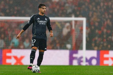 Raul Asencio SL Benfica ve Real Madrid CF (Maciej Rogowski / Ball Raw Images) arasında Şampiyonlar Ligi faz maçında görüldü)