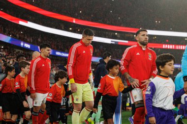 Tomas Araujo, Anatoliy Trubin ve Nicolas Otamendi SL Benfica ile Real Madrid CF (Maciej Rogowski / Ball Raw Images) arasındaki Şampiyonlar Ligi faz maçında görüldü.)