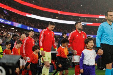 Tomas Araujo, Anatoliy Trubin ve Nicolas Otamendi SL Benfica ile Real Madrid CF (Maciej Rogowski / Ball Raw Images) arasındaki Şampiyonlar Ligi faz maçında görüldü.)