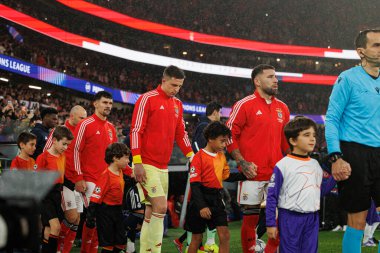 Tomas Araujo, Anatoliy Trubin ve Nicolas Otamendi SL Benfica ile Real Madrid CF (Maciej Rogowski / Ball Raw Images) arasındaki Şampiyonlar Ligi faz maçında görüldü.)