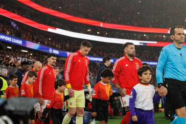 Tomas Araujo, Anatoliy Trubin ve Nicolas Otamendi SL Benfica ile Real Madrid CF (Maciej Rogowski / Ball Raw Images) arasındaki Şampiyonlar Ligi faz maçında görüldü.)
