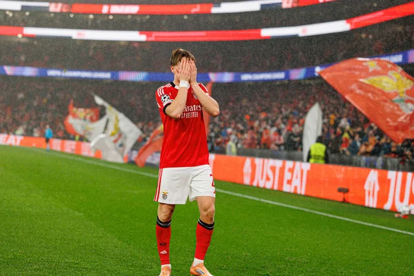 Andreas Schjelderup, SL Benfica ve Real Madrid CF (Maciej Rogowski / Ball Raw Images) arasındaki Şampiyonlar Ligi faz maçında gol attıktan sonra kutlama yaparken görüldü.)