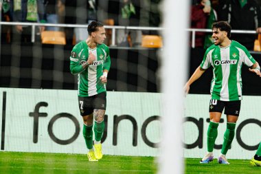Antony ve Ez Abde, Real Betis Balompie ve Feyenoord Rotterdam (Maciej Rogowski / Ball Raw Images) takımları arasında oynanan Avrupa Ligi maçında gol üstüne gol atarken görüldü.)