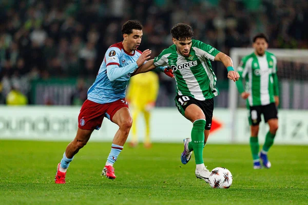 Oussama Targhalline ve Ez Abde, Real Betis Balompie ve Feyenoord Rotterdam (Maciej Rogowski / Ball Raw Images) takımları arasında oynanan UEFA Avrupa Ligi maçında)