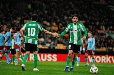Ez Abdessamad Ezzalzouli ve Pablo Fornals, Real Betis Balompie ve Feyenoord Rotterdam (Maciej Rogowski / Ball Raw Images) takımları arasında oynanan UEFA Avrupa Ligi maçında görüldü.)