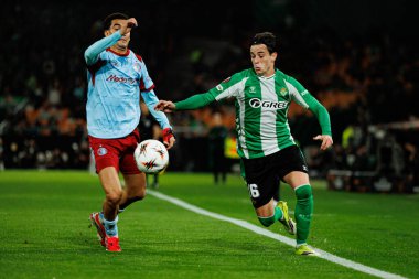 UEFA Avrupa Ligi maçında Real Betis Balompie ve Feyenoord Rotterdam (Maciej Rogowski / Ball Raw Images) takımları arasında Usame Targhalline ve Valentin Gomez görüldü.)