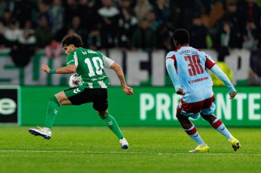 Ez Abdessamad Ezzalzouli ve Jordan Lotomba, Real Betis Balompie ve Feyenoord Rotterdam (Maciej Rogowski / Ball Raw Images) takımları arasındaki UEFA Avrupa Ligi maçında görüldü.)