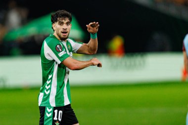 Ez Abdessamad Ezzalzouli UEFA Avrupa Ligi maçında Real Betis Balompie ve Feyenoord Rotterdam (Maciej Rogowski / Ball Raw Images) takımları arasında gol üstüne gol atarken görüldü)