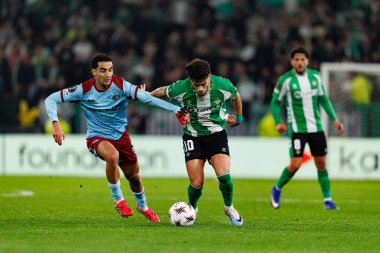 Oussama Targhalline ve Ez Abde, Real Betis Balompie ve Feyenoord Rotterdam (Maciej Rogowski / Ball Raw Images) takımları arasında oynanan UEFA Avrupa Ligi maçında)