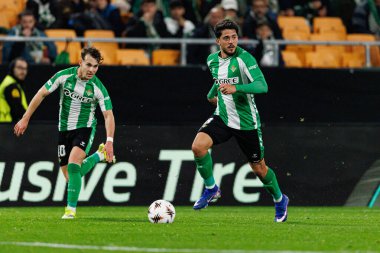 UEFA Avrupa Ligi maçında Real Betis Balompie ve Feyenoord Rotterdam (Maciej Rogowski / Ball Raw Images) takımları arasında Angel Ortiz ve Pablo Fornals görüldü.)