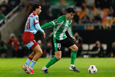 UEFA Avrupa Ligi maçında Real Betis Balompie ve Feyenoord Rotterdam (Maciej Rogowski / Ball Raw Images) takımları arasında Usame Targhalline ve Marc Roca görüldü.)