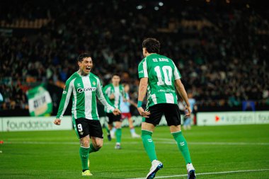 Chimy Avila ve Ez Abde, Real Betis Balompie ve Feyenoord Rotterdam (Maciej Rogowski / Ball Raw Images) takımları arasındaki UEFA Avrupa Ligi maçında gol üstüne gol atarken görüldü.)