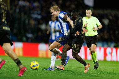 Victor Froholdt ve Lawrence Ofori, Liga Portekiz maçında Casa Pia AC ve FC Porto (Maciej Rogowski / Ball Raw Images) arasında görüldü.)