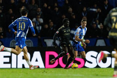 Oluwakorede Osundina ve Jan Bednarek, Liga Portekiz maçında Casa Pia AC ile FC Porto (Maciej Rogowski / Ball Raw Images) arasında görüldü.)
