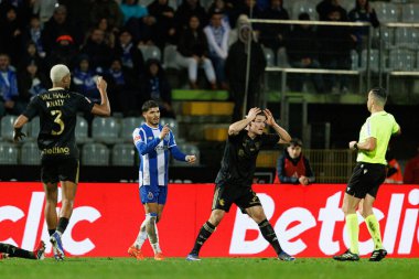 William Gomes ve Jeremy Livolant, Liga Portekiz maçında Casa Pia AC ve FC Porto (Maciej Rogowski / Ball Raw Images) arasında görüldü.)