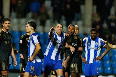 Casa Pia AC ve FC Porto (Maciej Rogowski / Ball Raw Images) arasında oynanan Liga Portekiz maçında her iki takımın oyuncuları)