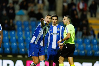 Jan Bednarek, Gabri Veiga ve Pedro Ramalho, Liga Portekiz maçında Casa Pia AC ile FC Porto (Maciej Rogowski / Ball Raw Images) arasında görüldü.)