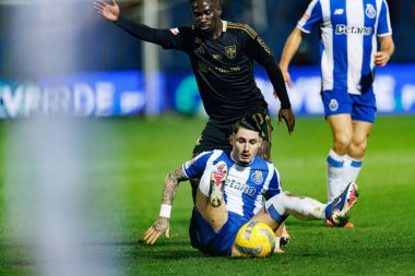 Lawrence Ofori ve Borja Sainz, Liga Portekiz maçında Casa Pia AC ile FC Porto (Maciej Rogowski / Ball Raw Images) arasında görüldü.)