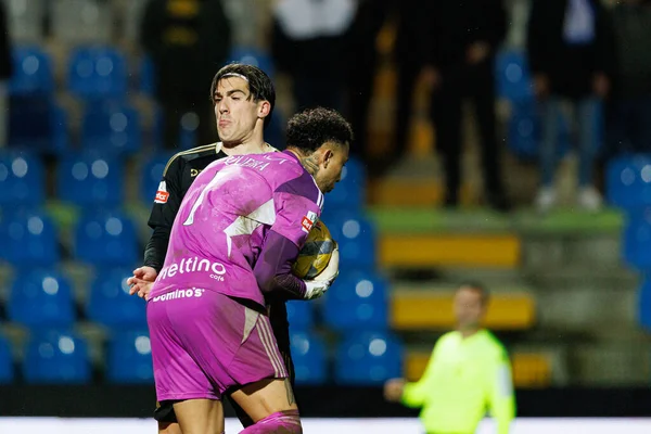 Gaizka Larrazabal ve Patrick Sequeira, Liga Portekiz maçında Casa Pia AC ve FC Porto (Maciej Rogowski / Ball Raw Images)