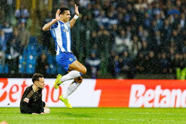 Tiago Morais ve Alberto Costa, Liga Portekiz maçında Casa Pia AC ile FC Porto (Maciej Rogowski / Ball Raw Images) arasında görüldü.)