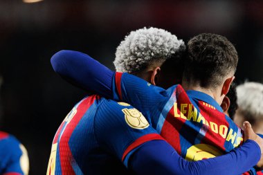 Ronald Araujo ve Robert Lewandowski, Copa Del Rey çeyrek final maçında Albacete Balompie ve FC Barcelona (Maciej Rogowski / Ball Raw Images) takımları arasında gol attıktan sonra kutlama yaparken görüldü.)