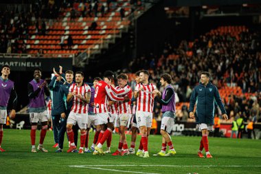 Copa Del Rey çeyrek final maçında Valencia CF ve Athletic Club (Maciej Rogowski / Ball Raw Images) takımları arasında kutlanan Athletic oyuncuları görülüyor.)