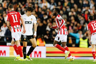 Inaki Williams, Copa Del Rey çeyrek final maçında Valencia CF ve Athletic Club (Maciej Rogowski / Ball Raw Images) takımları arasında gol attıktan sonra kutlama yaparken görüldü.)