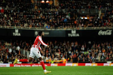Inaki Williams, Copa Del Rey çeyrek final maçında Valencia CF ve Athletic Club (Maciej Rogowski / Ball Raw Images) takımları arasında gol attıktan sonra kutlama yaparken görüldü.)
