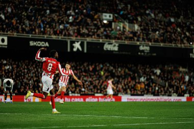Inaki Williams, Copa Del Rey çeyrek final maçında Valencia CF ve Athletic Club (Maciej Rogowski / Ball Raw Images) takımları arasında gol attıktan sonra kutlama yaparken görüldü.)