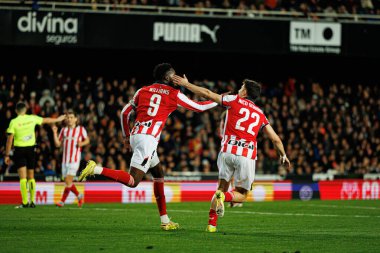 Inaki Williams ve Nico Serrano, Copa Del Rey çeyrek final maçında Valencia CF ve Athletic Club (Maciej Rogowski / Ball Raw Images) takımları arasında gol attıktan sonra kutlama yaparken görüldü.)