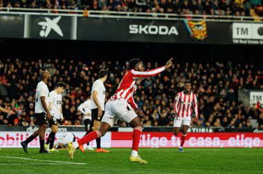 Inaki Williams, Copa Del Rey çeyrek final maçında Valencia CF ve Athletic Club (Maciej Rogowski / Ball Raw Images) takımları arasında gol attıktan sonra kutlama yaparken görüldü.)
