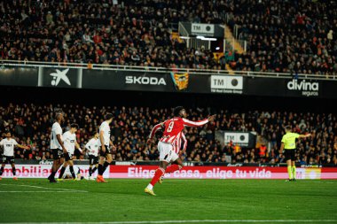 Inaki Williams, Copa Del Rey çeyrek final maçında Valencia CF ve Athletic Club (Maciej Rogowski / Ball Raw Images) takımları arasında gol attıktan sonra kutlama yaparken görüldü.)