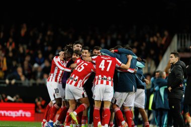 Valencia CF ve Athletic Club (Maciej Rogowski / Ball Raw Images) takımları arasında oynanan Copa Del Rey çeyrek final maçında gol attıktan sonra kutlanan Athletic oyuncuları görülüyor.)