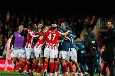 Valencia CF ve Athletic Club (Maciej Rogowski / Ball Raw Images) takımları arasında oynanan Copa Del Rey çeyrek final maçında gol attıktan sonra kutlanan Athletic oyuncuları görülüyor.)