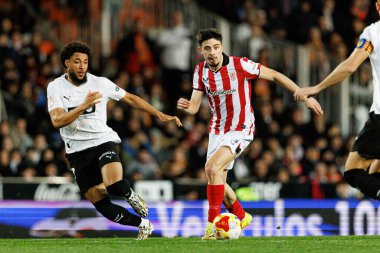 Arnaut Danjuma ve Nico Serrano, Copa Del Rey çeyrek final maçında Valencia CF ve Athletic Club (Maciej Rogowski / Ball Raw Images) takımları arasında görüldü.)