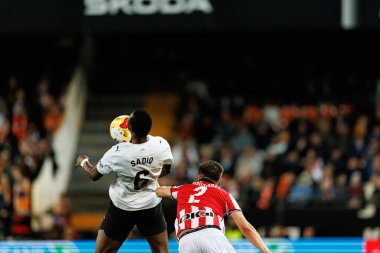 Umar Sadiq ve Andoni Gorosabel Copa Del Rey çeyrek final maçında Valencia CF ve Athletic Club (Maciej Rogowski / Ball Raw Images) takımları arasında görüldü.)