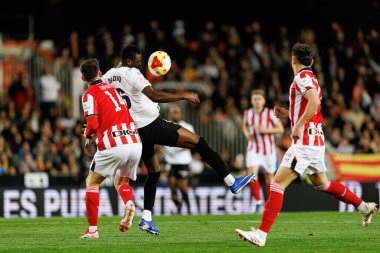 Aymeric Laporte ve Umar Sadiq, Copa Del Rey çeyrek final maçında Valencia CF ve Athletic Club (Maciej Rogowski / Ball Raw Images) takımları arasında görüldü.)