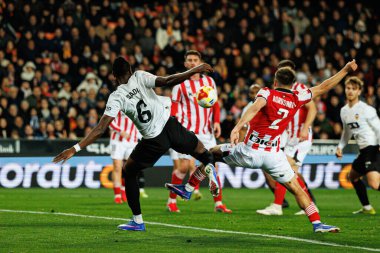 Umar Sadiq ve Andoni Gorosabel Copa Del Rey çeyrek final maçında Valencia CF ve Athletic Club (Maciej Rogowski / Ball Raw Images) takımları arasında görüldü.)