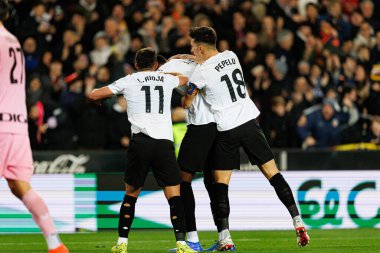 Umar Sadiq, Pepelu ve Luis Rioja, Copa Del Rey çeyrek final maçında Valencia CF ve Athletic Club (Maciej Rogowski / Ball Raw Images) takımları arasında gol üstüne gol atarken görüldü.)