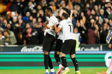 Umar Sadiq, Pepelu ve Luis Rioja, Copa Del Rey çeyrek final maçında Valencia CF ve Athletic Club (Maciej Rogowski / Ball Raw Images) takımları arasında gol üstüne gol atarken görüldü.)
