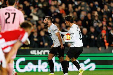 Luis Rioja ve Jesus Vazquez, Copa Del Rey çeyrek final maçında Valencia CF ve Athletic Club (Maciej Rogowski / Ball Raw Images) takımları arasında gol üstüne gol atarken görüldü.)