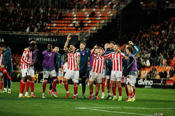 Copa Del Rey çeyrek final maçında Valencia CF ve Athletic Club (Maciej Rogowski / Ball Raw Images) takımları arasında kutlanan Athletic oyuncuları görülüyor.)