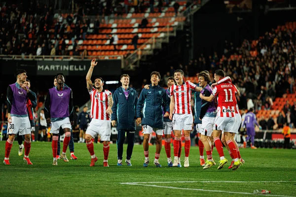 Copa Del Rey çeyrek final maçında Valencia CF ve Athletic Club (Maciej Rogowski / Ball Raw Images) takımları arasında kutlanan Athletic oyuncuları görülüyor.)