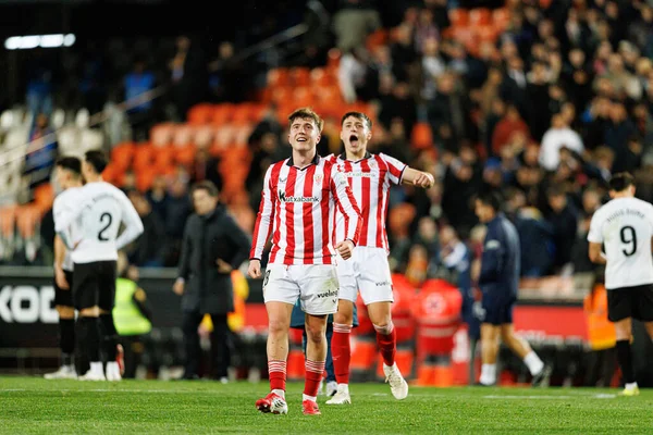 Mikel Jauregizar, Copa Del Rey çeyrek final maçında Valencia CF ve Athletic Club (Maciej Rogowski / Ball Raw Images) takımları arasında kutlama yaparken görüldü.)